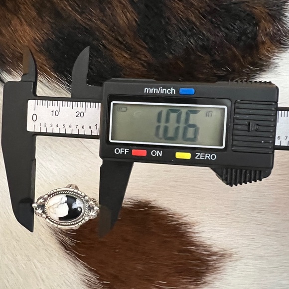 ❤️ White Buffalo Turquoise Oval Ring Navajo Style Matte Sterling ADJ Sz 5 to 7.5 - Picture 11 of 13